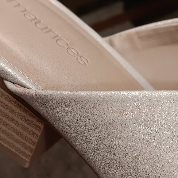 Maurices women's 'Isabel' gold shimmer low heel mules sz 8.5 M - Picture 10 of 13